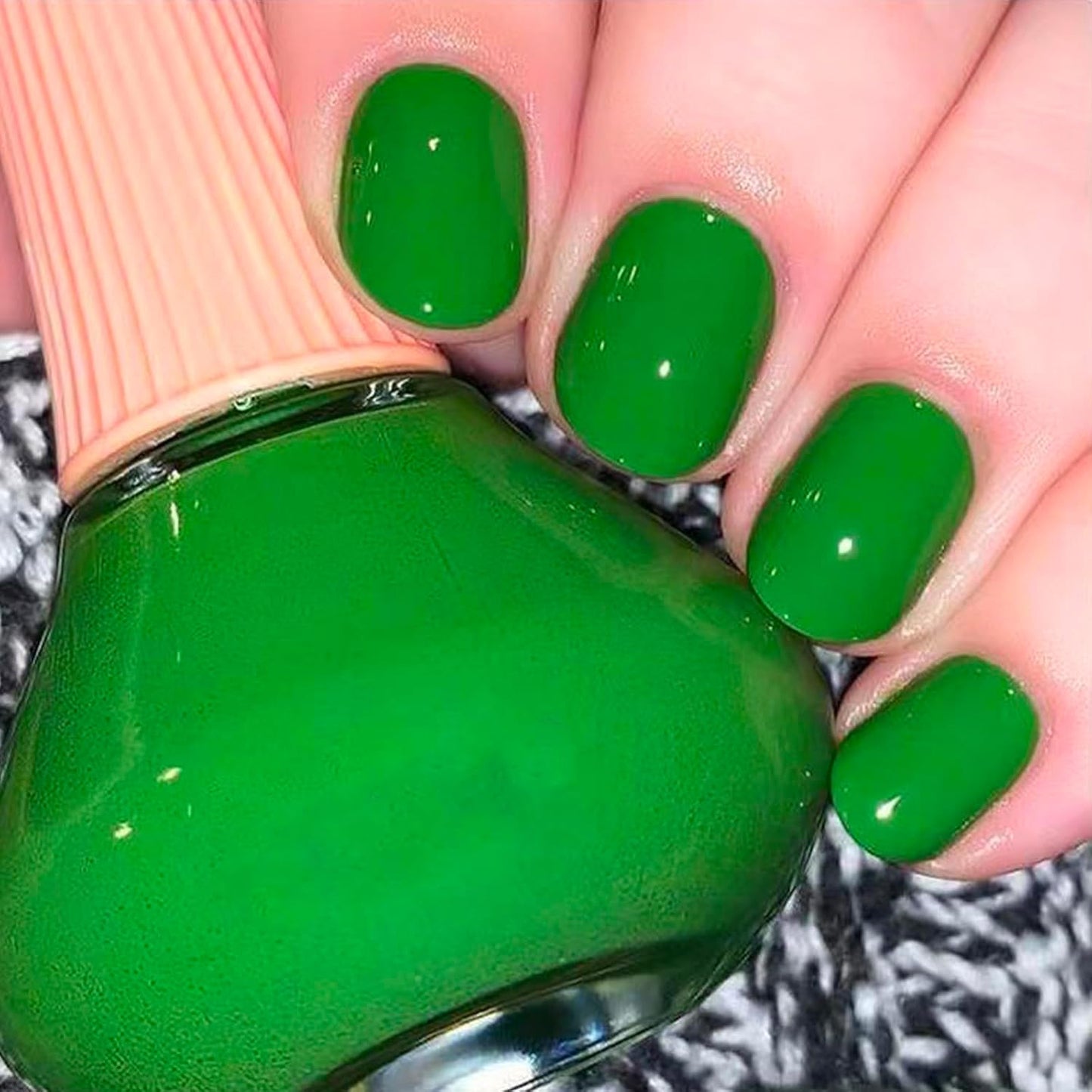 COSMOO Green Nail Polish, 12ml Green Quick Dry Nail Lacquer for Nail Art Varnish, 0.41 fl oz